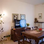 Con Giardino E Parcheggio Privato *