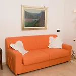 Con Giardino E Parcheggio Privato