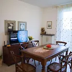 Con Giardino E Parcheggio Privato דירה
