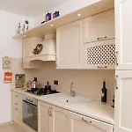 Con Giardino E Parcheggio Privato *
