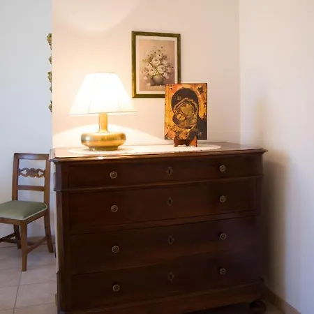 Apartamento Con Giardino E Parcheggio Privato *