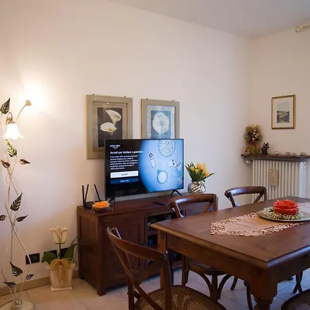 Con Giardino E Parcheggio Privato *