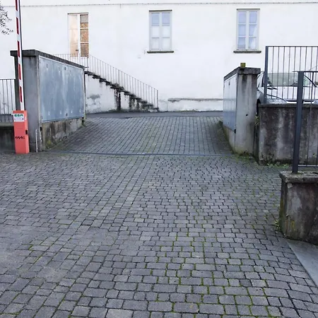 Con Giardino E Parcheggio Privato *