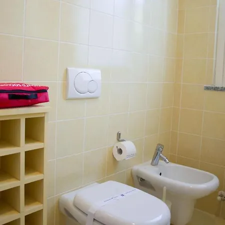 Con Giardino E Parcheggio Privato