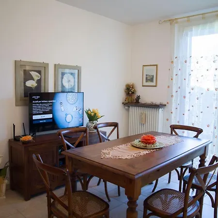 Con Giardino E Parcheggio Privato Apartment