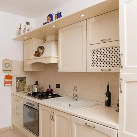 Con Giardino E Parcheggio Privato *