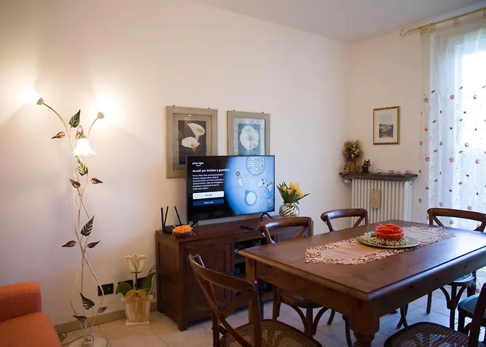 Con Giardino E Parcheggio Privato *