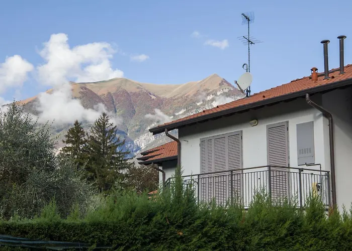 Con Giardino E Parcheggio Privato *