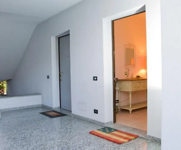 Con Giardino E Parcheggio Privato Apartment