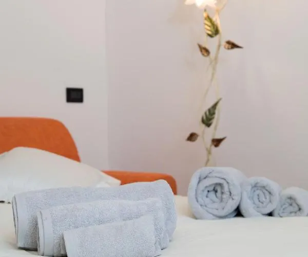 Con Giardino E Parcheggio Privato *