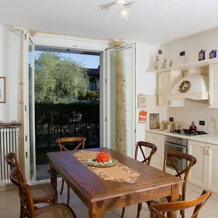 Con Giardino E Parcheggio Privato *