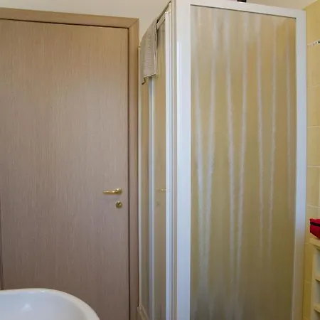 Con Giardino E Parcheggio Privato בלאג'יו