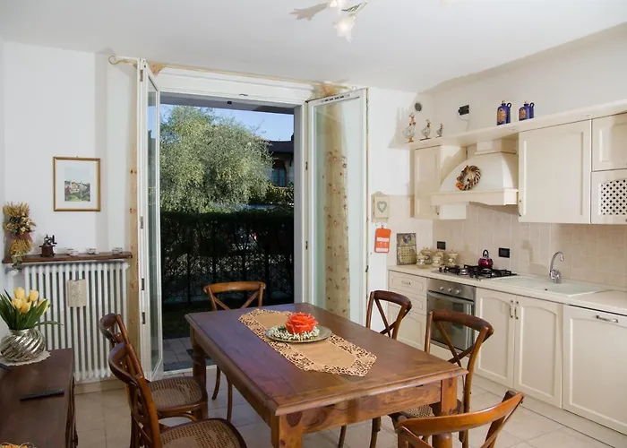 Con Giardino E Parcheggio Privato *