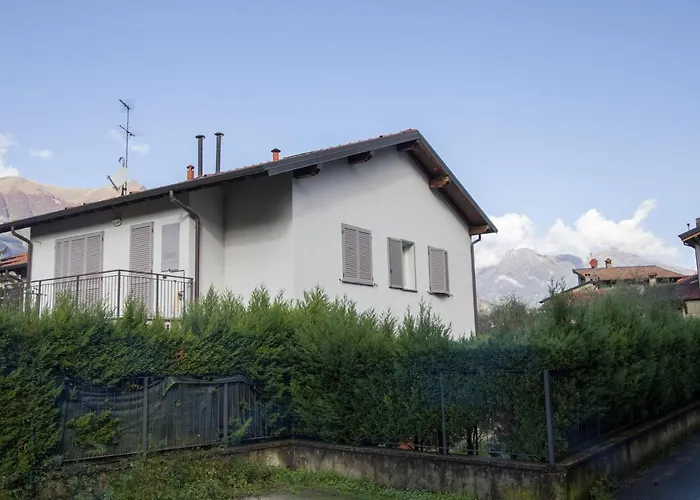 Con Giardino E Parcheggio Privato Апартаменты *