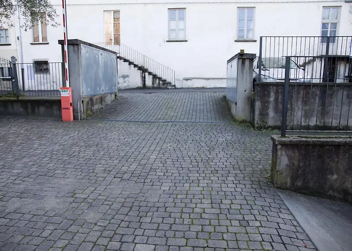 Con Giardino E Parcheggio Privato *