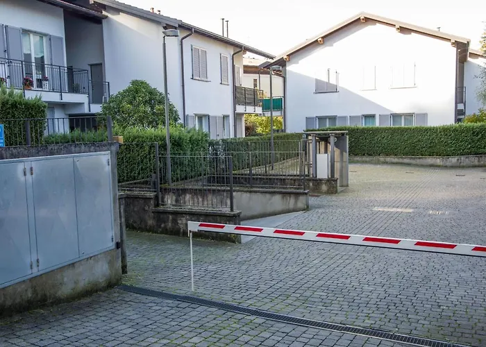 Con Giardino E Parcheggio Privato Белладжо