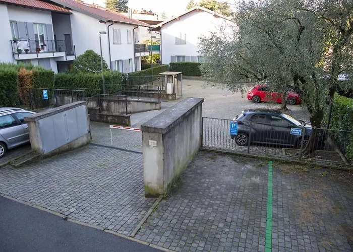 Con Giardino E Parcheggio Privato Апартаменты *