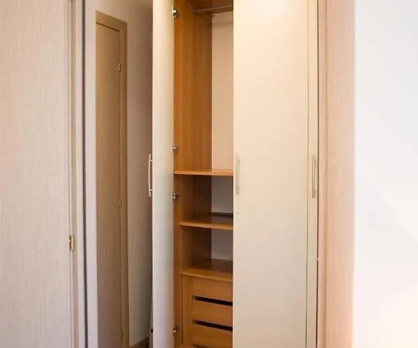 Con Giardino E Parcheggio Privato