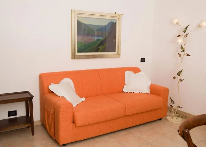 Con Giardino E Parcheggio Privato